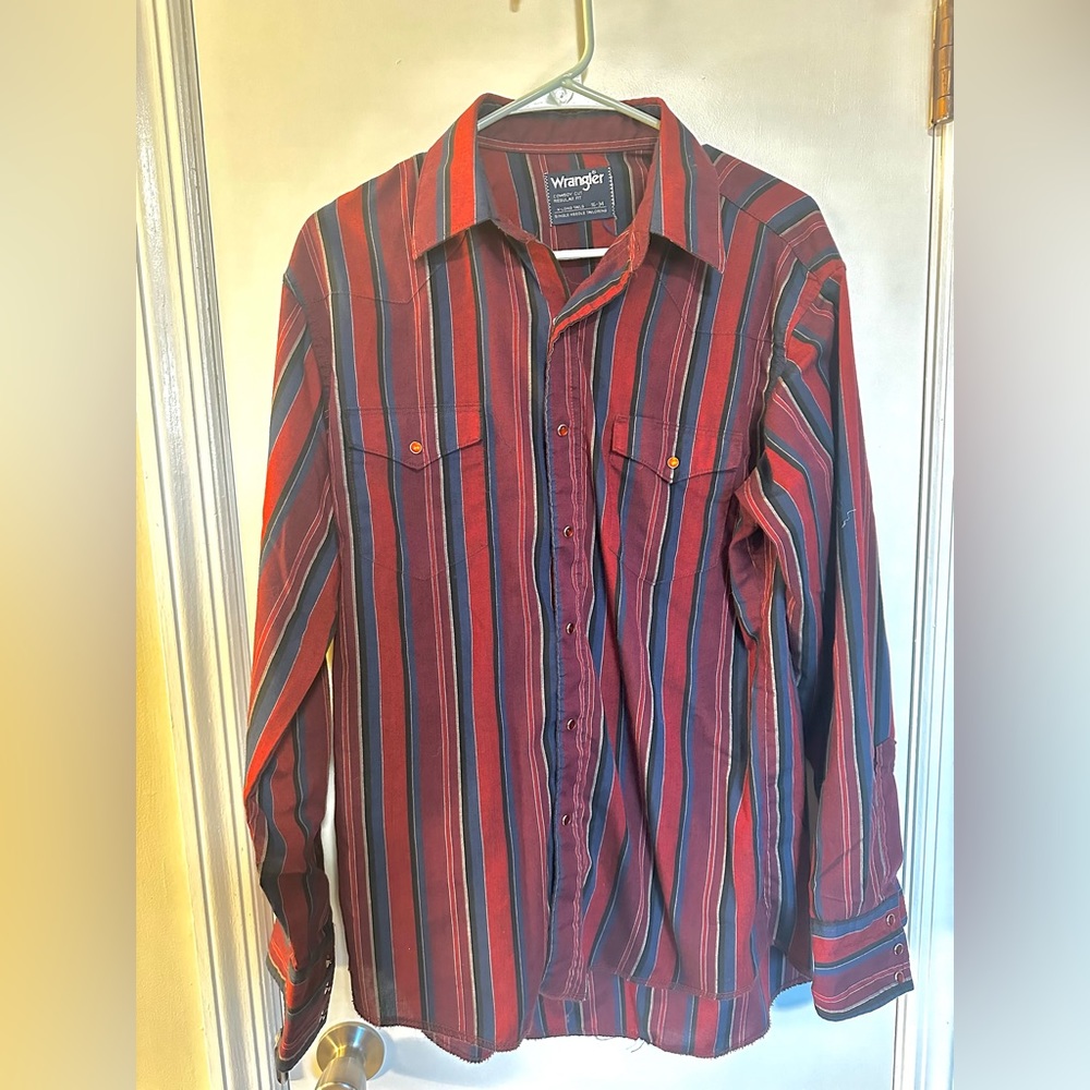 Vintage Burgundy Wrangler Men’s X-Long Tails  Western Pearl Snap Shirt - Size L